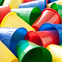 כוסות פלסטיק