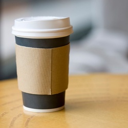 כוסות וכלים מנייר